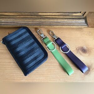 Excellent condition Harveys Fun Size Wallet & keychains.